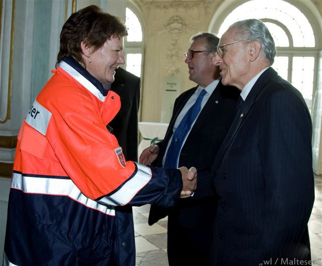 s.k.H Prinz Max Emanuel von Bayern -- im Hintergrund seine Hoheit und Eminenz Fra' Matthew Festing